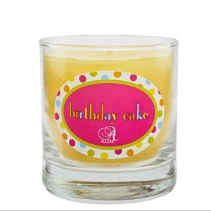 NWT! Allure BiRtHdAY Cake 🎂 Candle 8 Oz. 💕